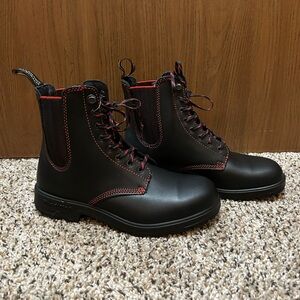 NWOT Blundstone lace up boots